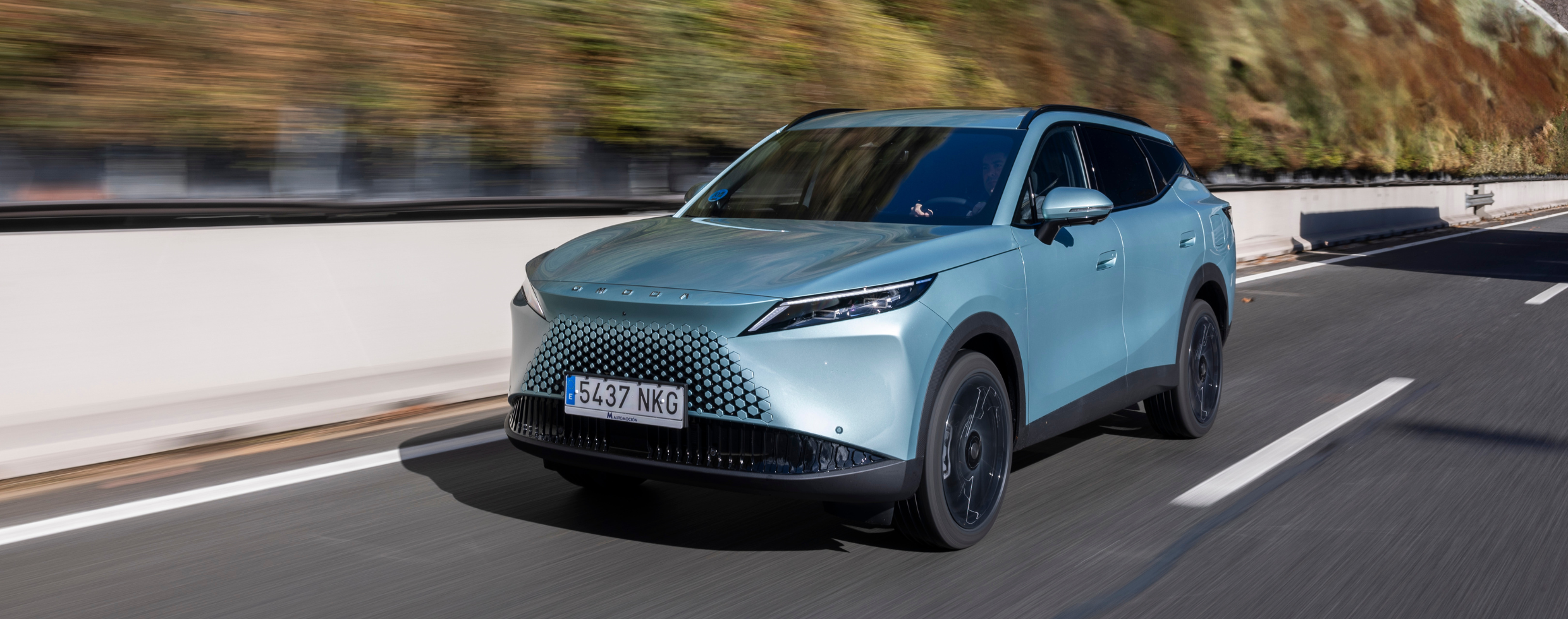 Omoda 7: O SUV híbrido plug-in que promete redefinir as grandes viagens